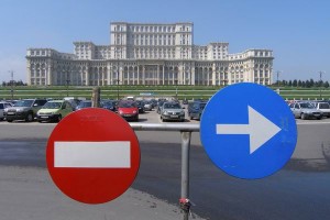 Obligatoriu la dreapta!