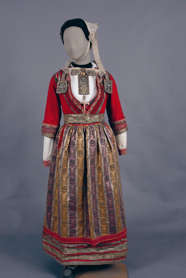 costum-breton-de-mireasa-sec-xix