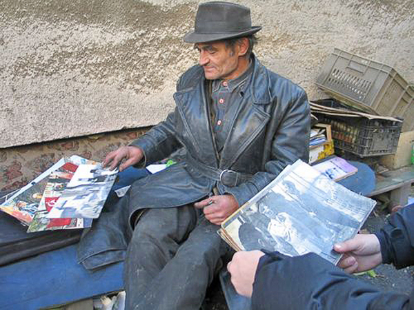 15 întrebări despre “succesul cât un foc de paie”*  al artei lui Ion Bârlădeanu