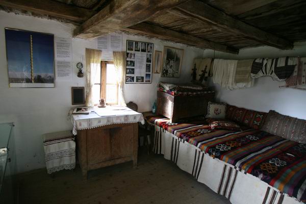 hobita - brancusi -foto lucian muntean 2449