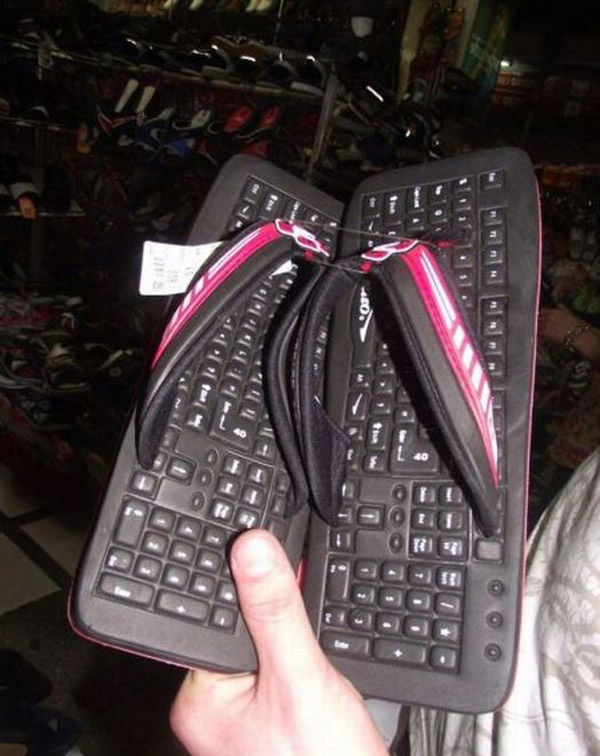 Keyboard-flip-flops-up-your-geek-cred-3