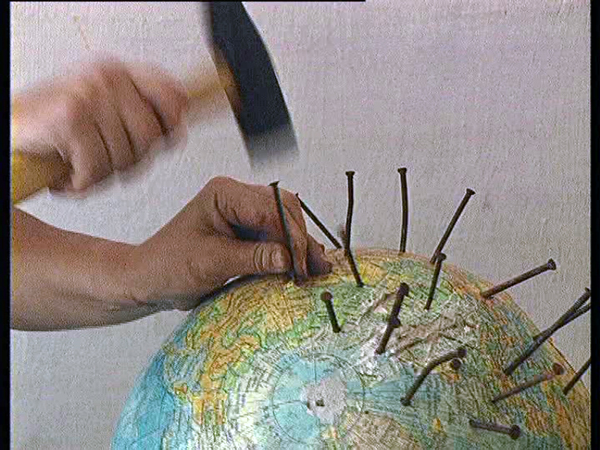 expozitia-de-arta-contemporana-romaneasca-mirajul-politic-la-galeria-totem-il-canale-din-venetia