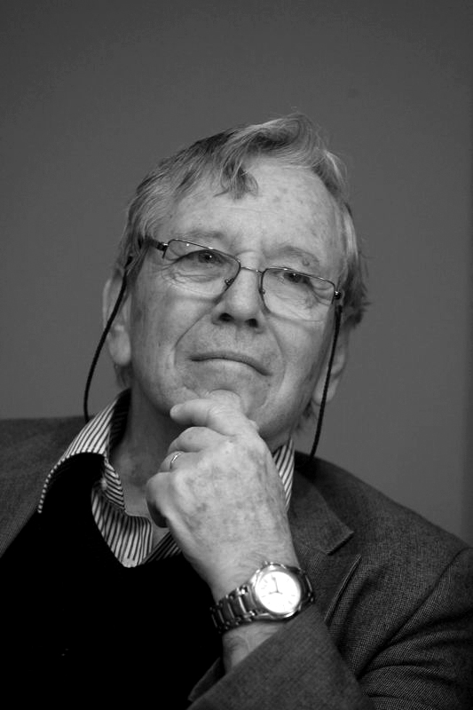 Amos Oz