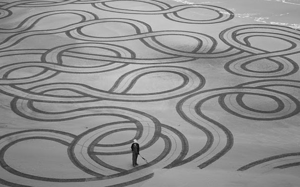 beach-sand-paintings-andres-amador-12