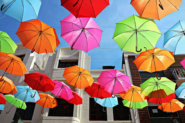 floating-umbrellas-installation-agueda-portugal-3