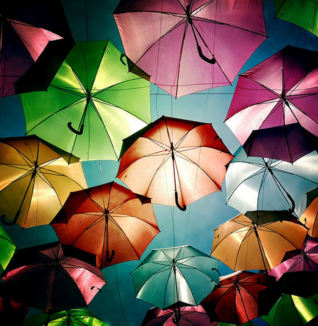 floating-umbrellas-installation-agueda-portugal-7