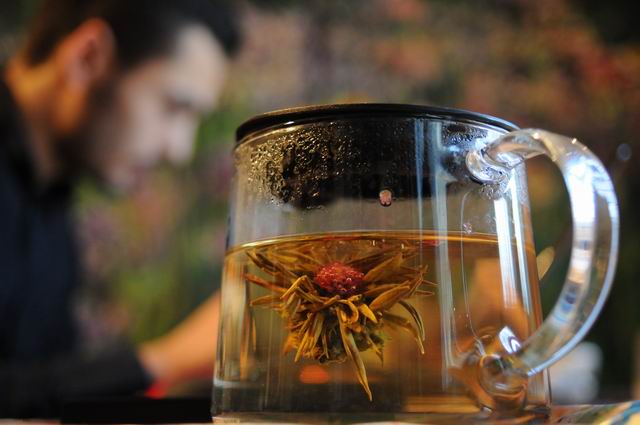 ceai - blooming tea foto lucian muntean LM0_9577