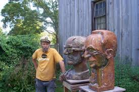 Sculptorul Nicapetre (1936-2005) in fata atelierului din Toronto