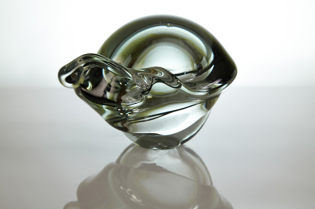 Fließend/Curgere, expoziție de artă a sticlei și gravură experimentală pe suport de sticlă, Cristina Ilinca @ Casa de cultură „Friedrich Schiller”