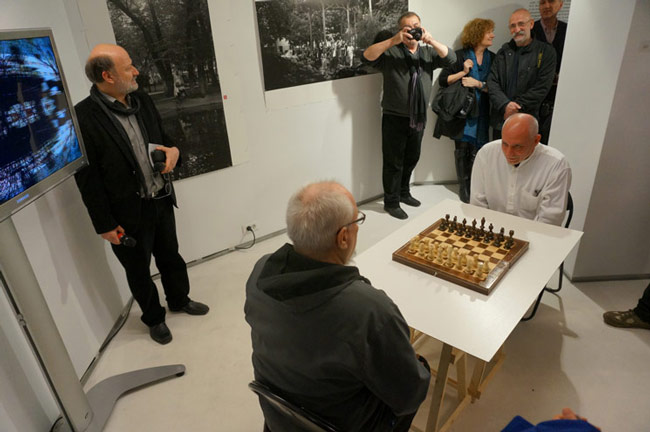 Orasul-vazut-de-generatia-80-@-Galeria-Victoria-Art-Center-(21)
