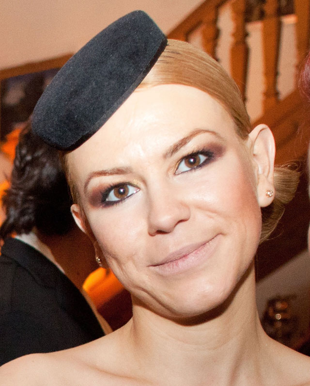 Andra Clițan: Fashion design contemporan cu materiale tradiționale, naturale, realizate manual