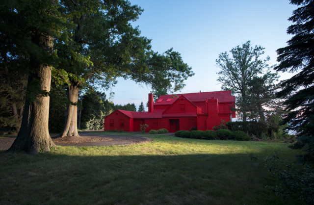 IAN_STRANGE_SUBURBAN_PROJECT_HOUSE_ARTWORK3_Lake-Rd-640x418