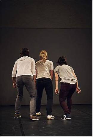 Riots and strokes – mode d’emploi, dance performing review from WorkSpaceBrussels