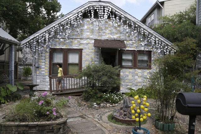 APphoto_Beer Can House