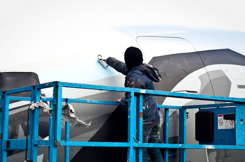 hangfire-painted-plane-designboom-05