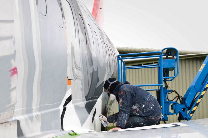 hangfire-painted-plane-designboom-08