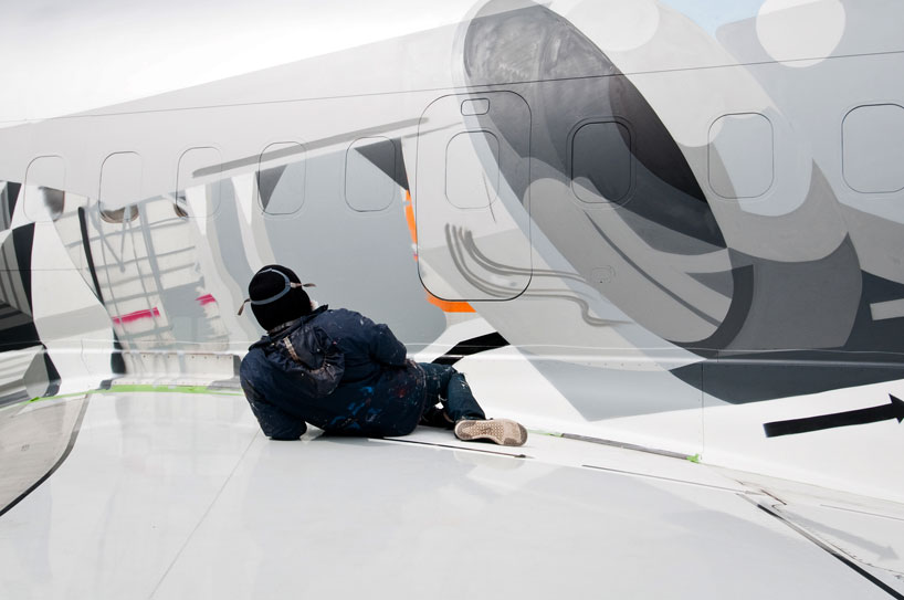 hangfire-painted-plane-designboom-09