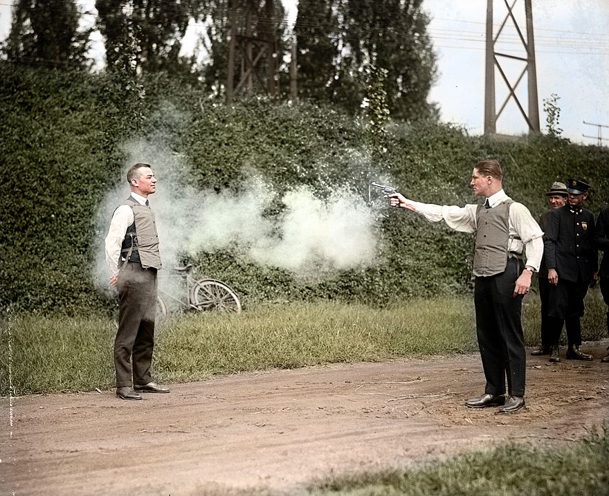20 Historic Black and White Pictures Restored in Color