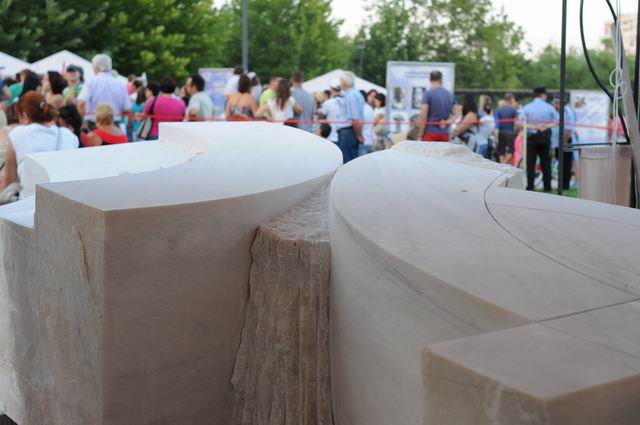 tabara sculptura mileniului 3 - concert margineanu parc titan LM_0006