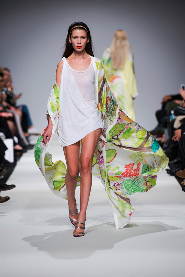 MQ-VIENNA-FASHION-WEEK---Irina-Schrotter-&-Mihaela-Glavan-(3)