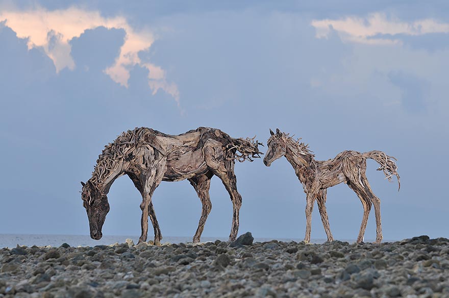 galloping-driftwood-horse-sculptures-jame-doran-webb-5