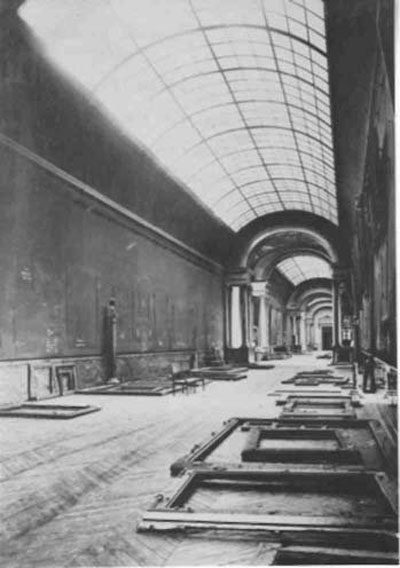 the-grande-galerie-louvre-empty-world-war-2