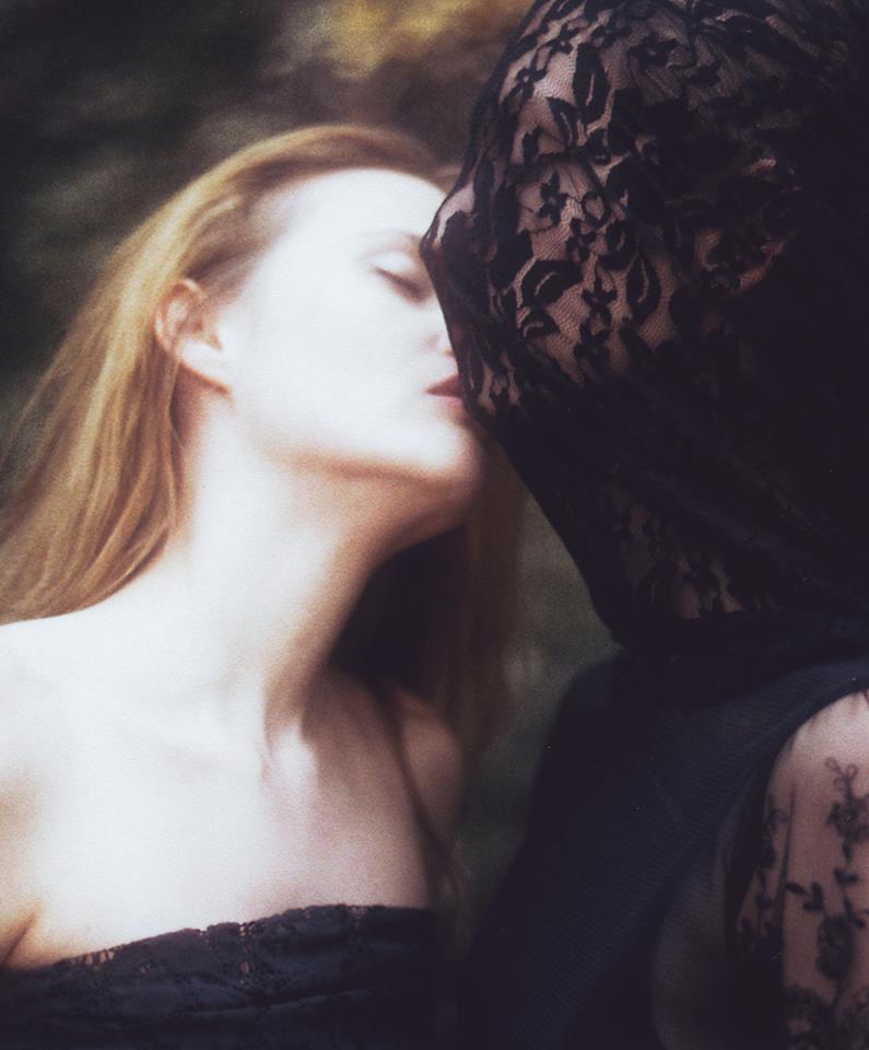 laura makabresku 17