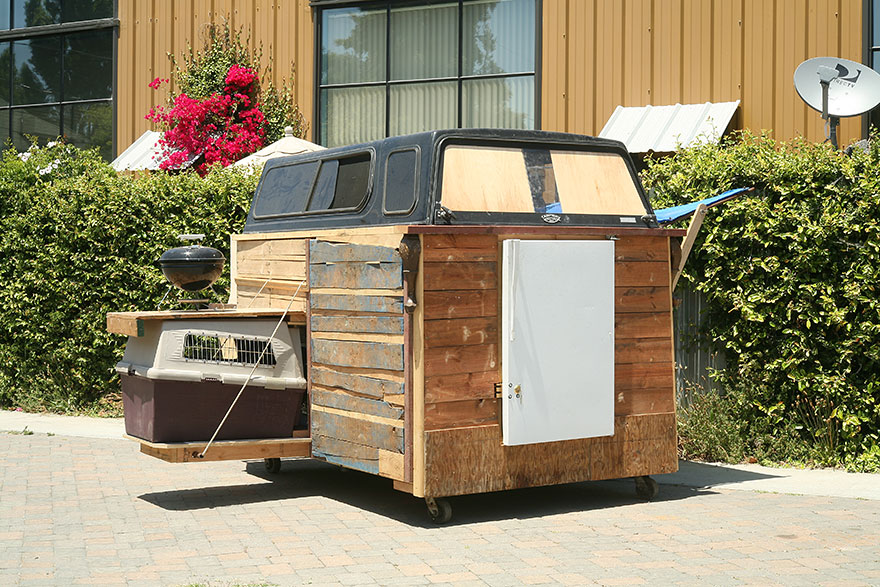 This Artist Turns Trash Into Homes For The Homeless