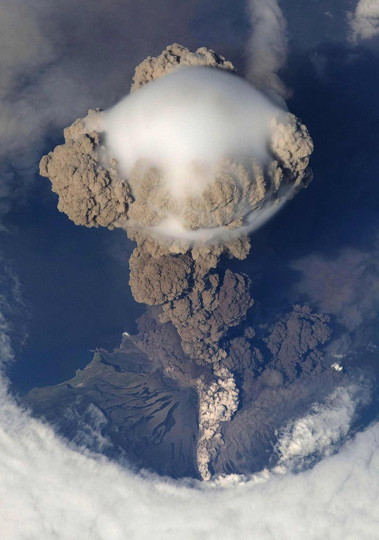 Eruption of Sarychev Volcano