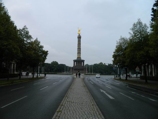 Resize of Coloana Victoriei vazuta dinspre bulevardul 17 iunie
