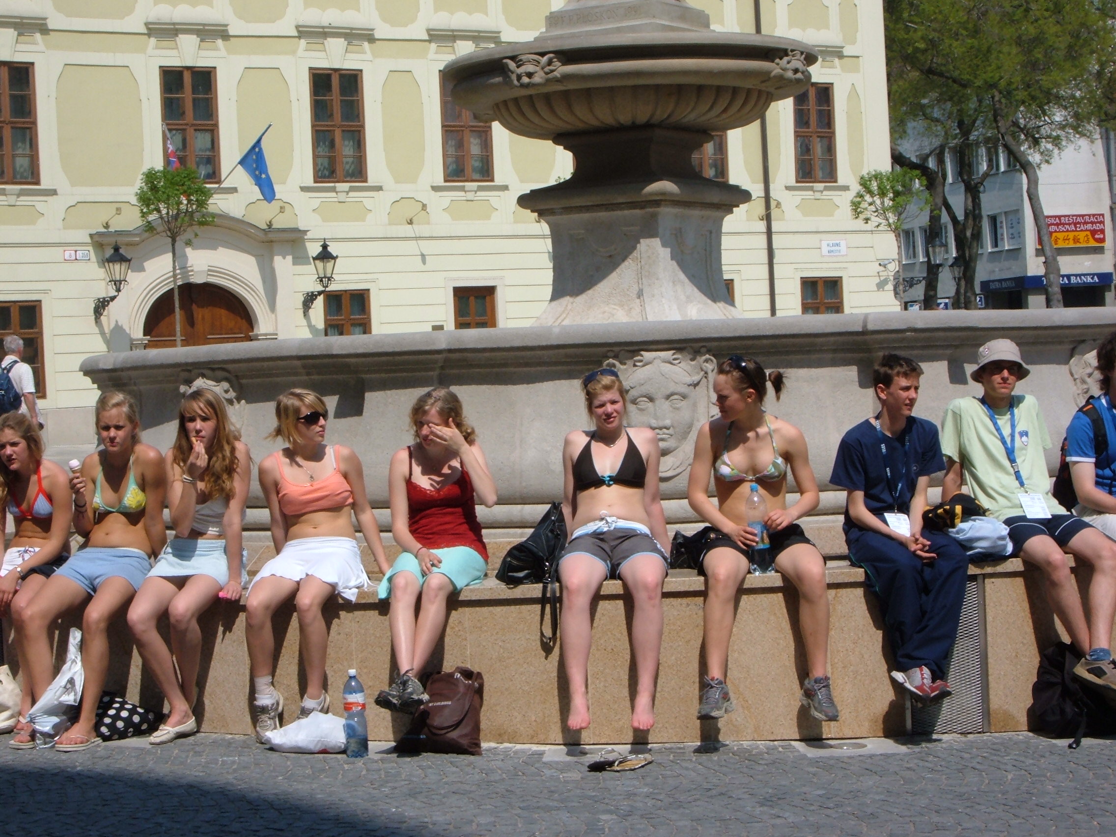 24 Turiste USA obosite in soarele Bratislavei