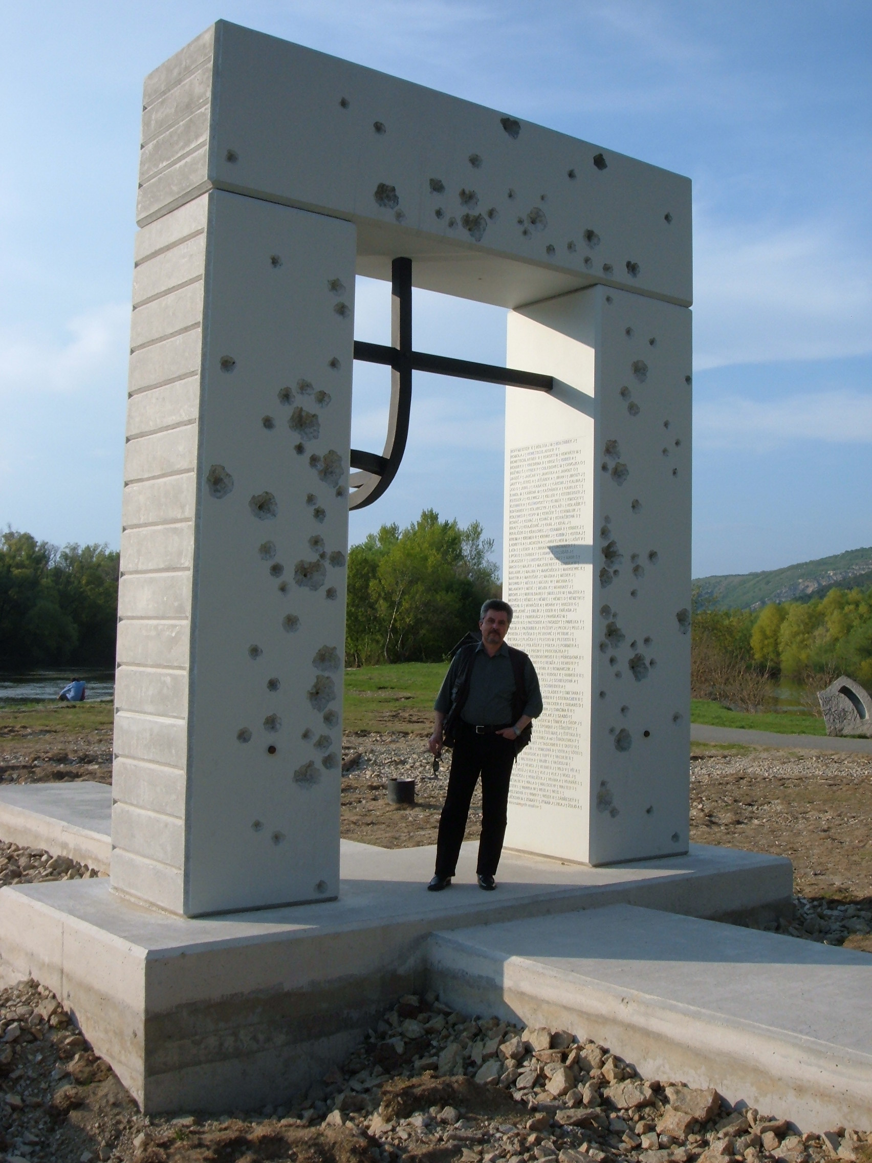 25 Monumentul celor impuscati atunci cand incercau sa treaca Dunarea in Austria