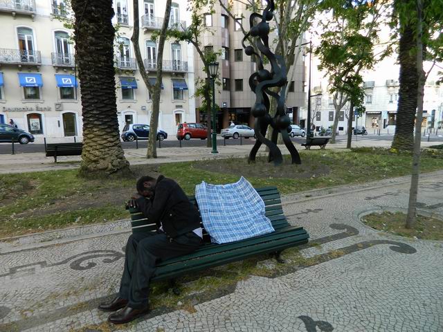 Resize of 15 Poate un angolan obosit pe Avenida da Libertad