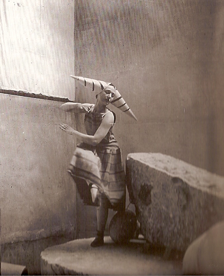 Reenacting Lizica Codreanu @ Centrul Național al Dansului București (CNDB)