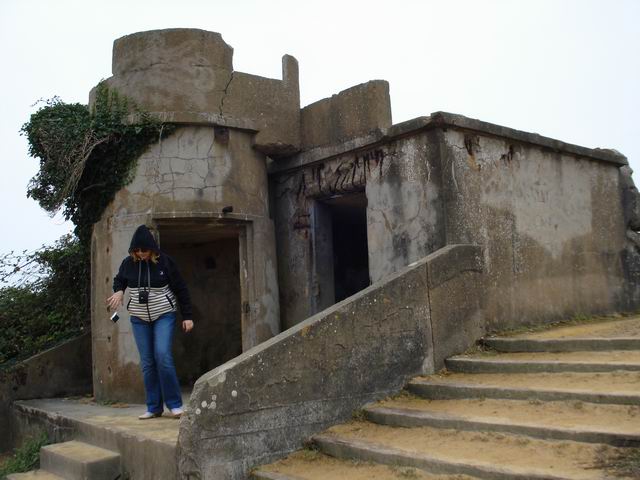 Resize of 09 In spatele unei cazemate din Zidul Atlanticului la Pointe St Gildas