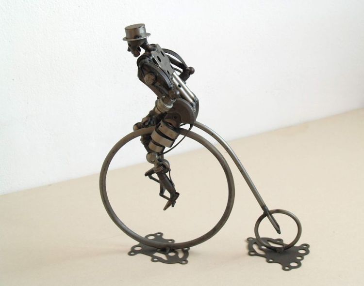 Wonderful-sculptures-created-with-recycled-motorbike-parts-27__880-750x591