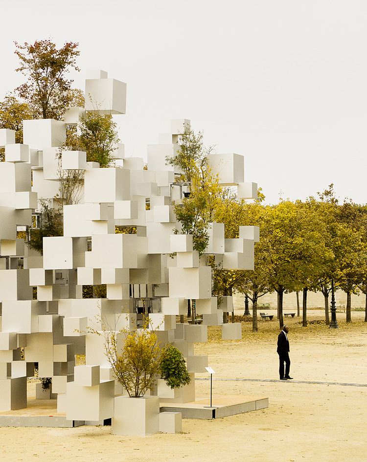 sou-fujimoto-adds-greenery-to-layered-cube-installation-paris-designboom-01