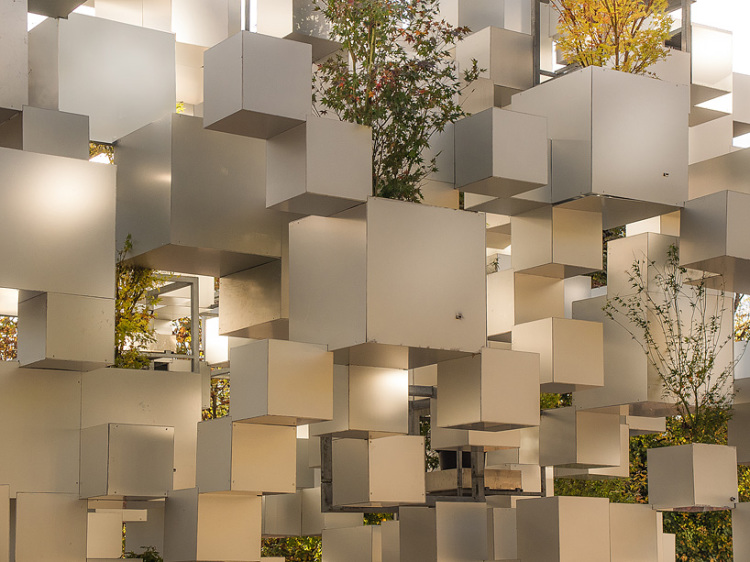 sou-fujimoto-adds-greenery-to-layered-cube-installation-paris-designboom-05-750x562