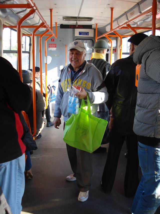 Resize of 11 Vanzator ambulant pe linia tramvaiului 41 din Bucursti