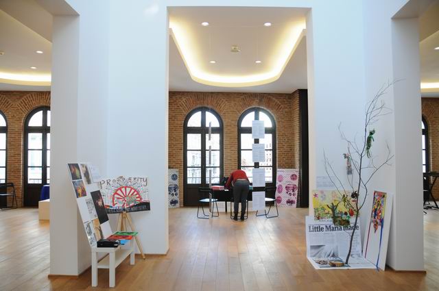 have a look in to my life - roma art exhibition - arcub bucharest - photo lucian muntean_0011