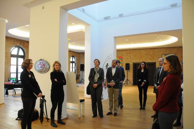 have a look in to my life - roma art exhibition - arcub bucharest - photo lucian muntean_0018