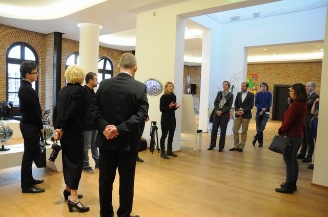 have a look in to my life - roma art exhibition - arcub bucharest - photo lucian muntean_0020