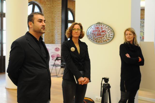 have a look in to my life - roma art exhibition - arcub bucharest - photo lucian muntean_0021