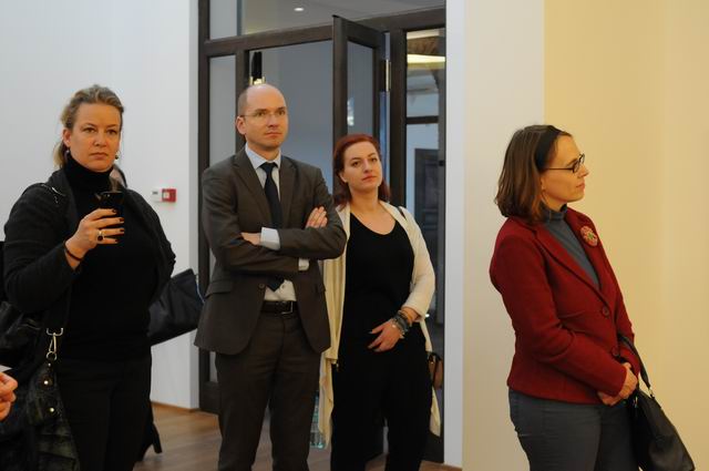 have a look in to my life - roma art exhibition - arcub bucharest - photo lucian muntean_0032