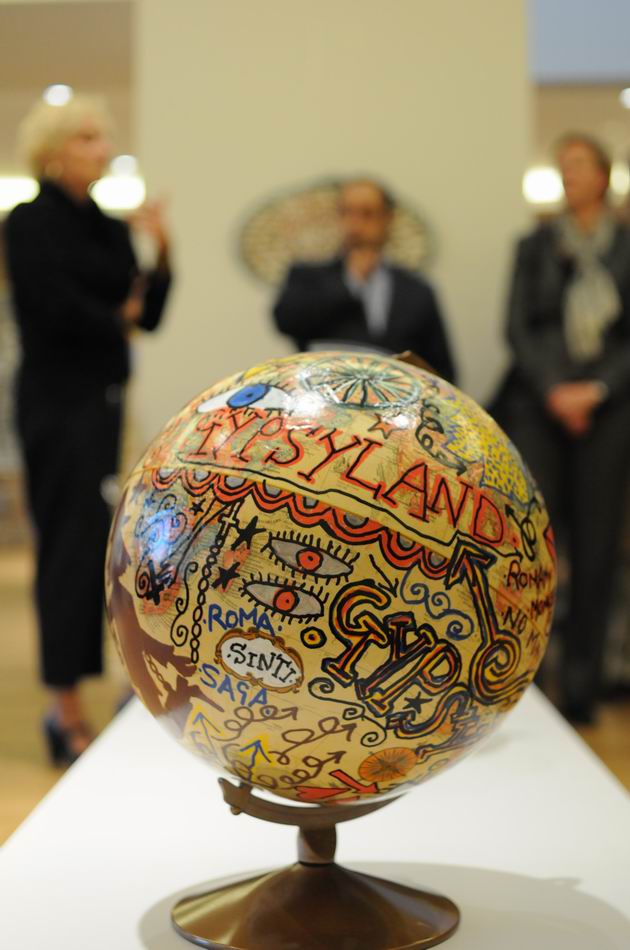 have a look in to my life - roma art exhibition - arcub bucharest - photo lucian muntean_0052