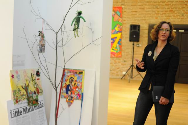 have a look in to my life - roma art exhibition - arcub bucharest - photo lucian muntean_0056