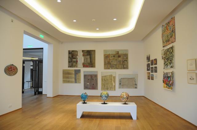 have a look in to my life - roma art exhibition - arcub bucharest - photo lucian muntean_0081