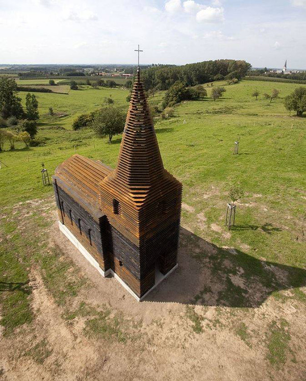 kcesh-1-Looks-like-a-pretty-normal-quaint-little-church-right