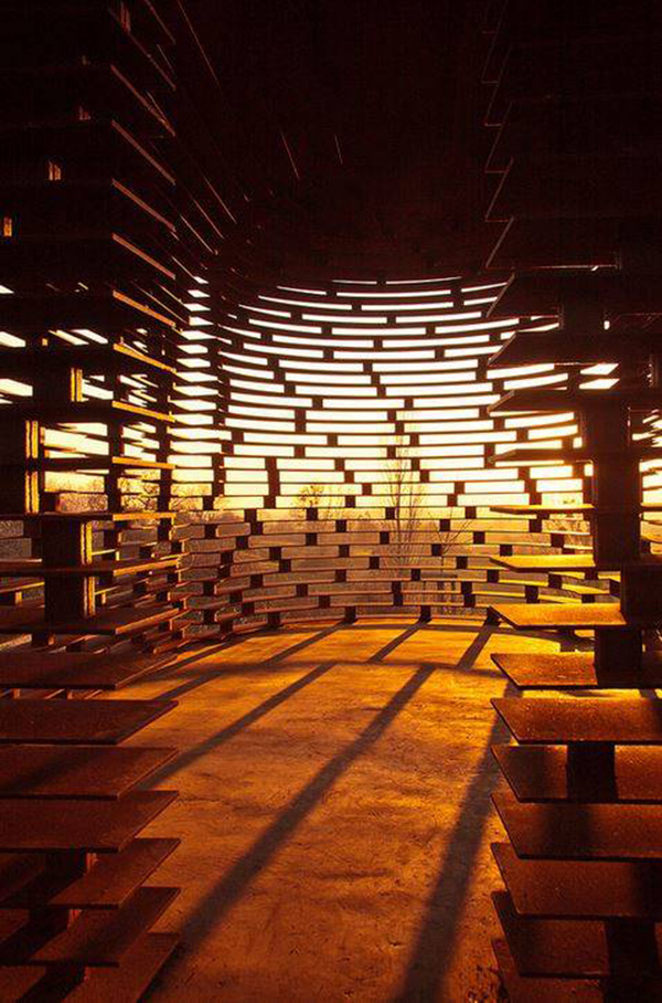ofkdu-4-When-looking-at-it-laterally-the-structure-is-entirely-see-through