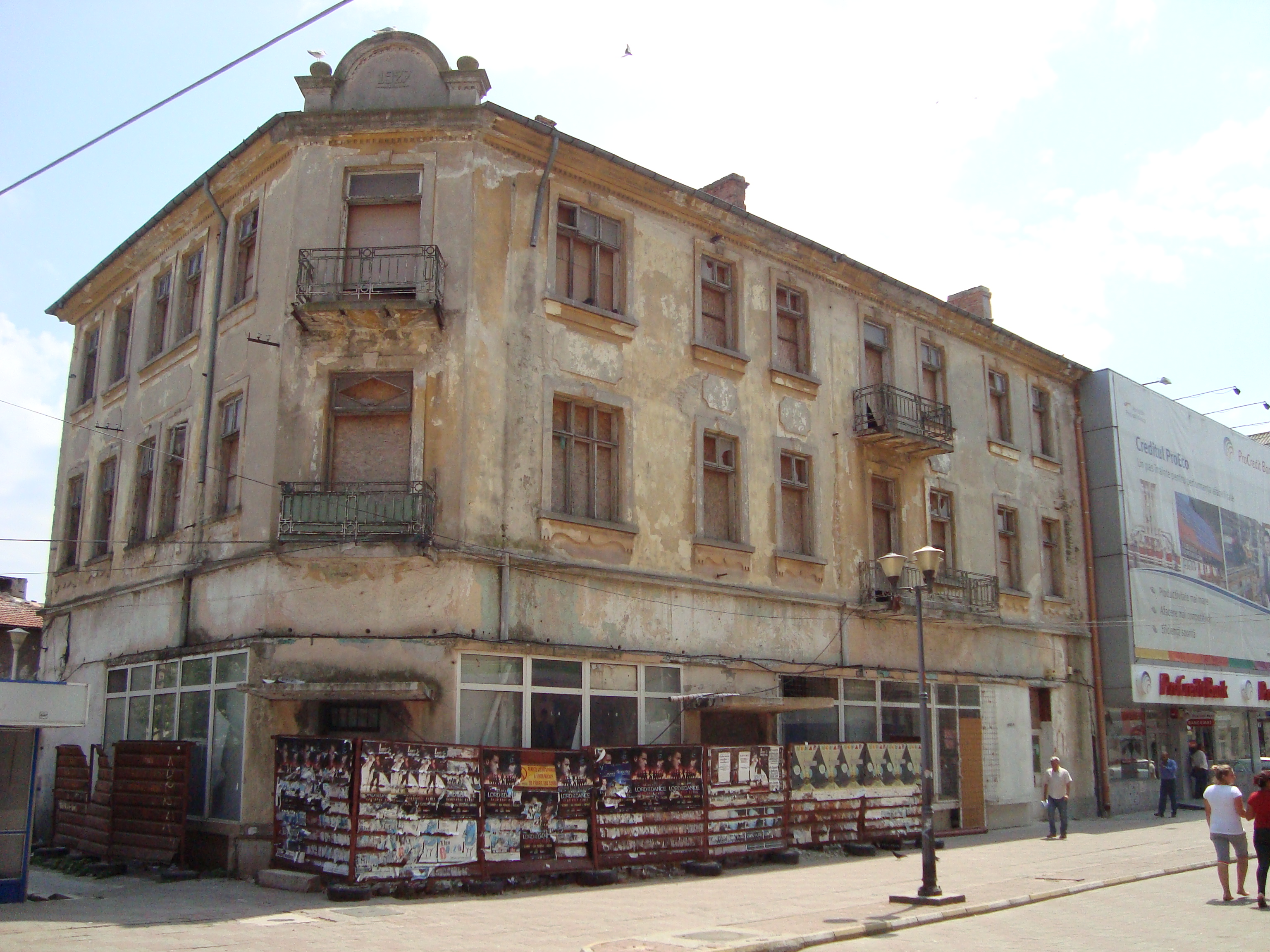 7 In centrul comercial al Constantei, langa Mall